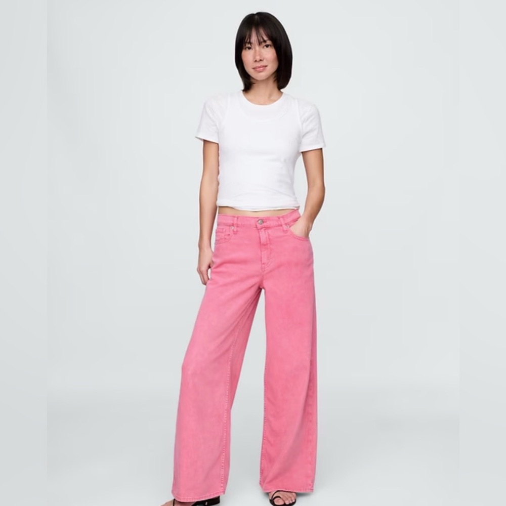 BRAND NEW WITH TAGS GAP Women’s Pink Wide-Leg Women Jeans. Size 30.